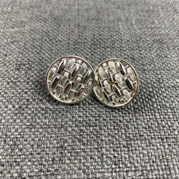 Vintage Coro Woven Silver Screw Back Earrings - Picture 5 of 7